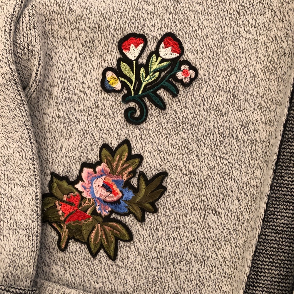 SAM EUC PXL long  cardi w/hood  and flower appliqués - Picture 2 of 5
